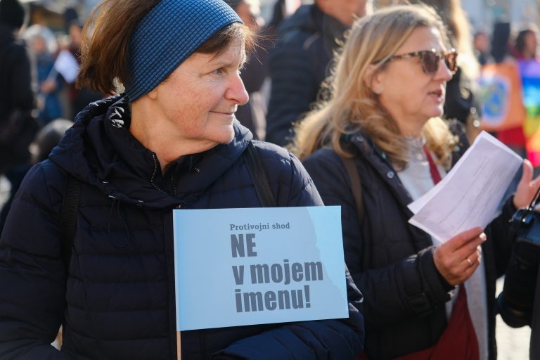 Vabilo na mirovni, protivojni shod »NE v mojem imenu!«